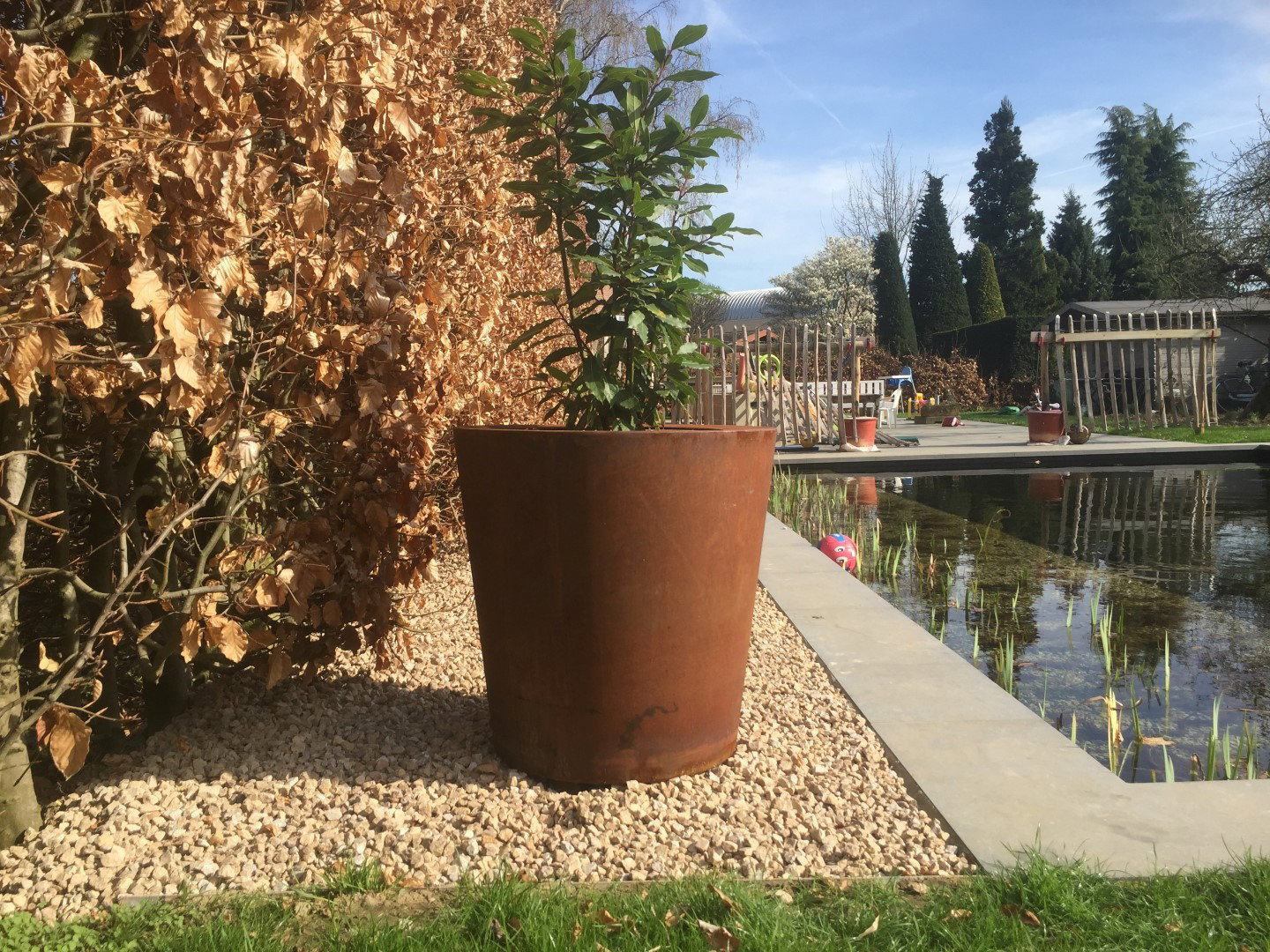 https://cdn.warentuin.nl/media/catalog/product/1/7/1706144561334274_geroba_plantenbak_plantenbak_ronda_roestkleurig_80x80_cm_gerob_eaec.jpg