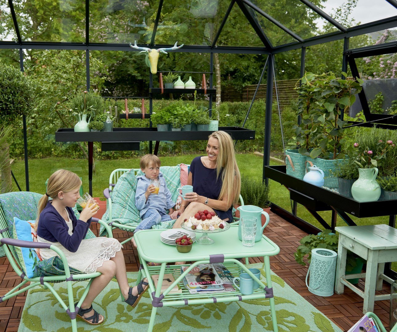 https://cdn.warentuin.nl/media/catalog/product/1/7/1708719214381172_2_royal_well_tuinkamer_tuinkamer_oase_88_grijs_gecoat_veilighe_ca00.jpg
