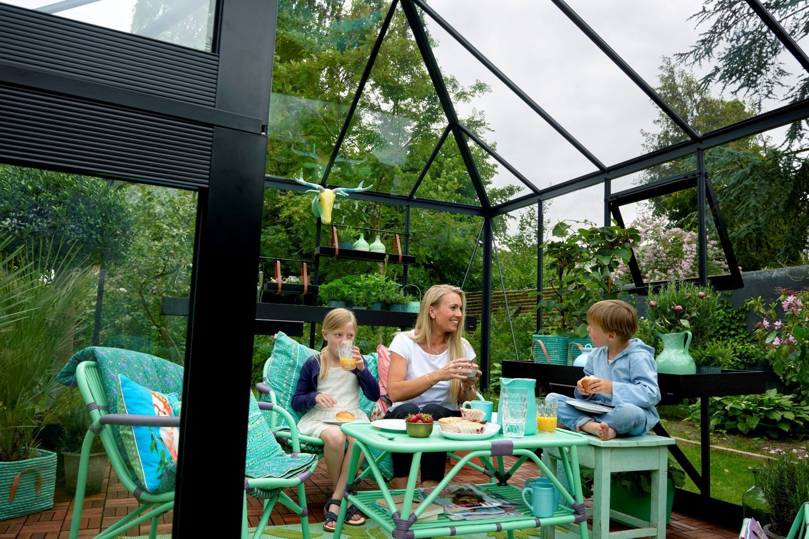 https://cdn.warentuin.nl/media/catalog/product/1/7/1708719214381172_royal_well_tuinkamer_tuinkamer_oase_88_grijs_gecoat_veiligheid_f7f3.jpg