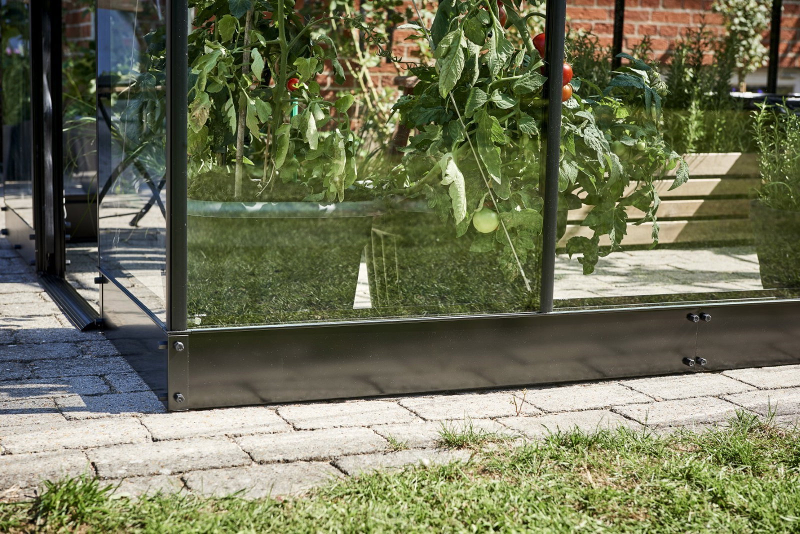https://cdn.warentuin.nl/media/catalog/product/1/7/1708719214382292_halls_fundering_fundering_qube_168_zwart_gecoat_halls_ee67.jpg