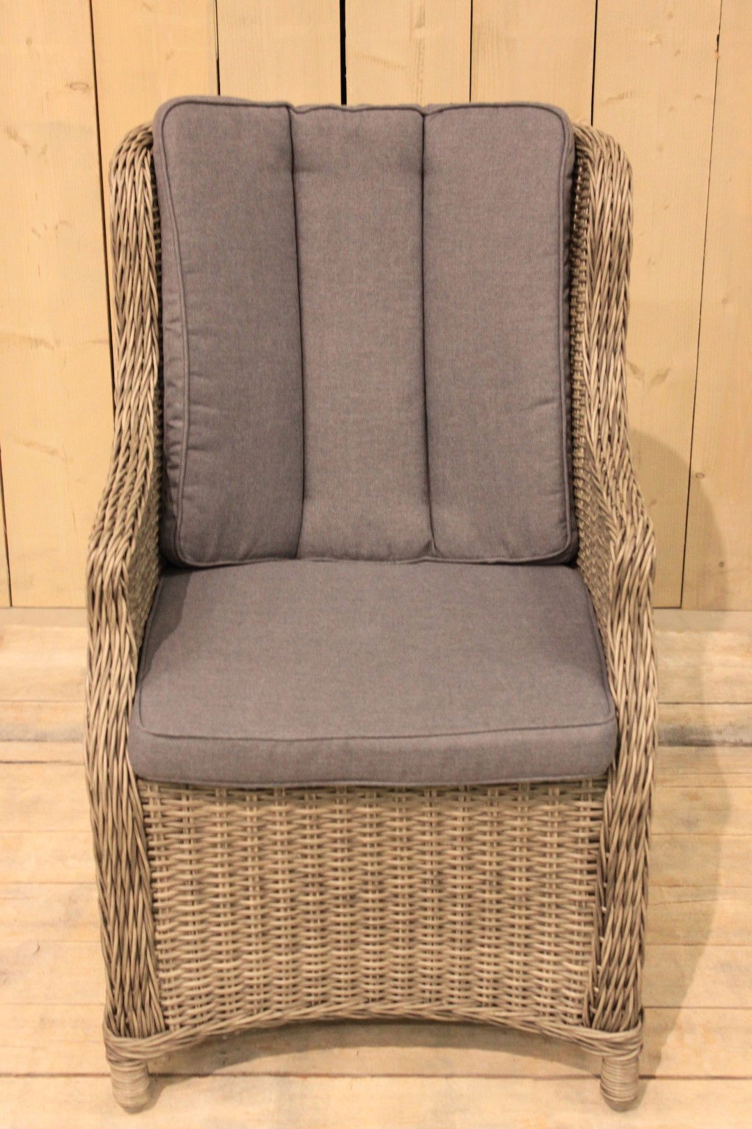https://cdn.warentuin.nl/media/catalog/product/1/7/1711143000103195_eurofleur_aanbieding_tuinmeubel_darwin_stoel_natural_kobo_grey_7578.jpg