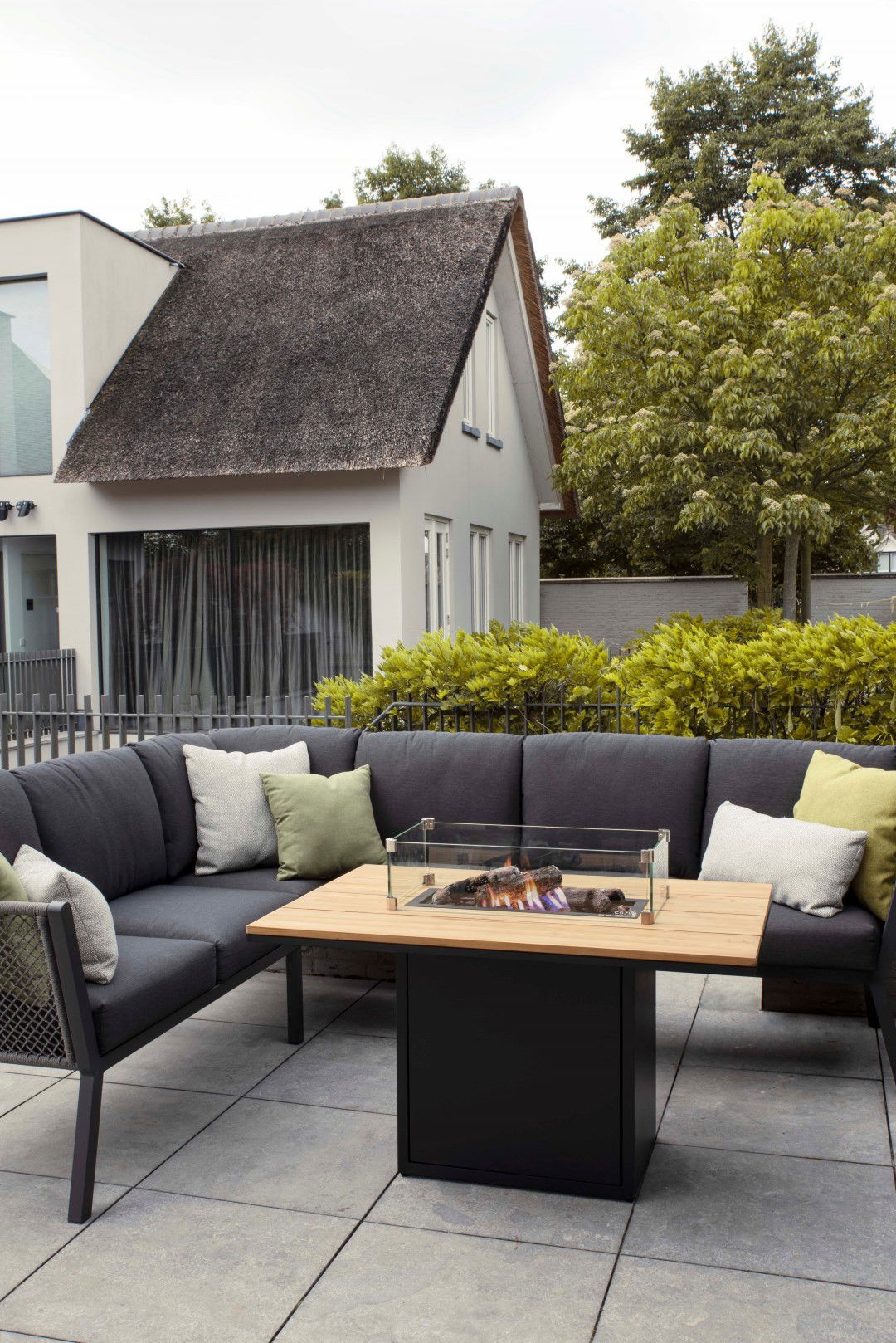 https://cdn.warentuin.nl/media/catalog/product/1/7/1718712757463749_2_cosi_vuurtafel_cosiloft_120_relax_dining_table_black_frame_t_2888.jpg