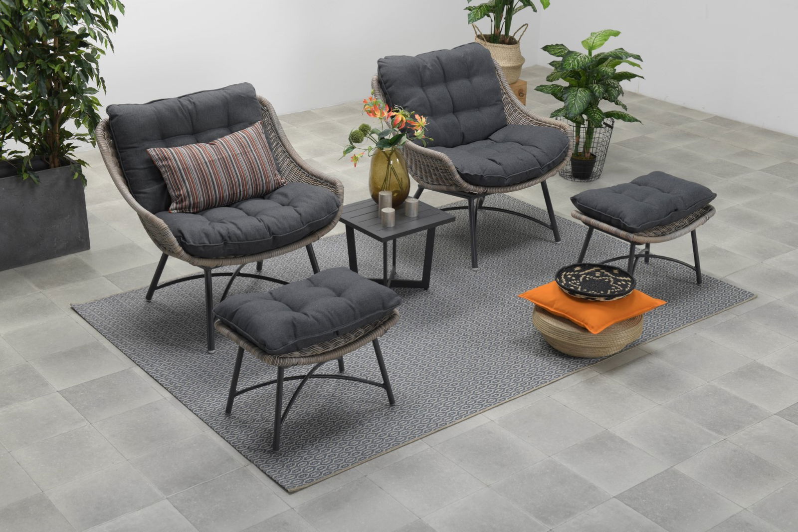 https://cdn.warentuin.nl/media/catalog/product/1/7/1718713002025903_2_garden_impressions_tuinstoel_logan_fauteuil_met_voetenbank_g_54e9.jpg