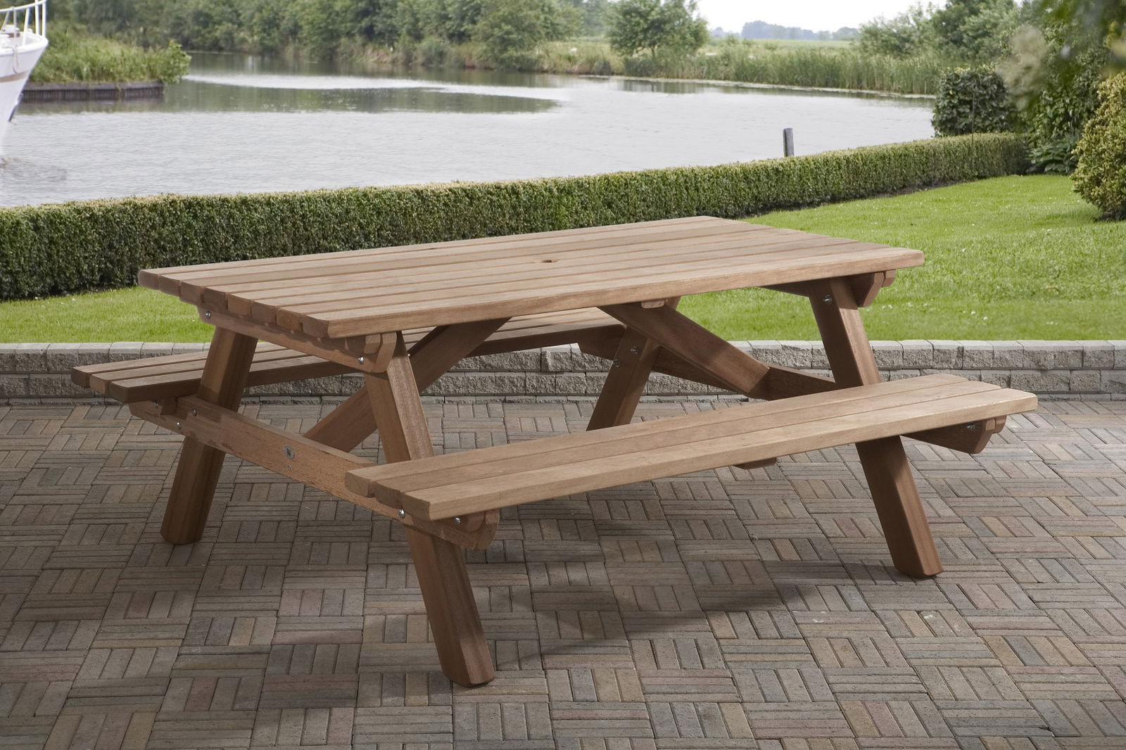https://cdn.warentuin.nl/media/catalog/product/1/7/1718719074043609_2_talen_buitenmeubelen_buitenmeubel_picknicktafel_hardhout_180_f931.jpg