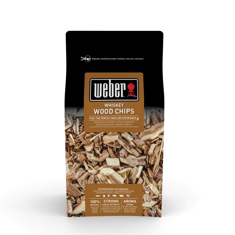 https://cdn.warentuin.nl/media/catalog/product/1/7/1770077924039577_weber_barbecue_accesoires_houtsnippers_0_7_kg_whiskey_oak_1_d305.jpg