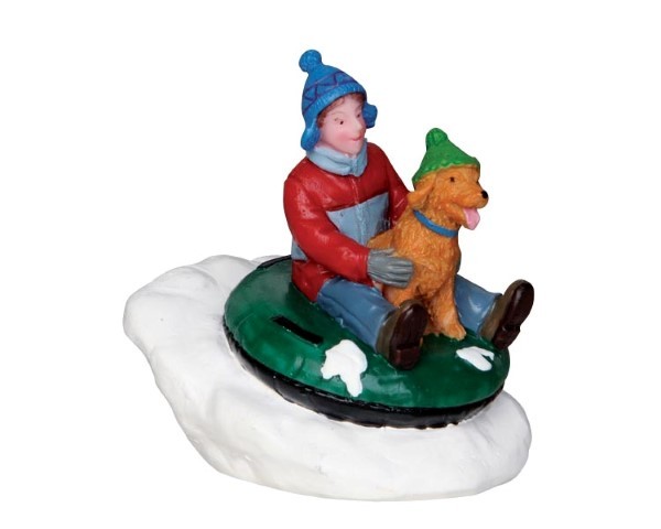 https://cdn.warentuin.nl/media/catalog/product/1/7/1770728162220578_lemax_vail_village_kersthuisje_tubing_buddies_lemax_3_4aa7.jpg