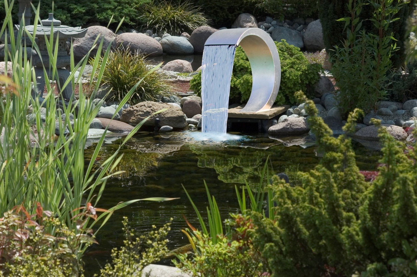 https://cdn.warentuin.nl/media/catalog/product/1/7/1773700151444421_ubbink_waterval_mamba_waterval_3_4f21.jpg