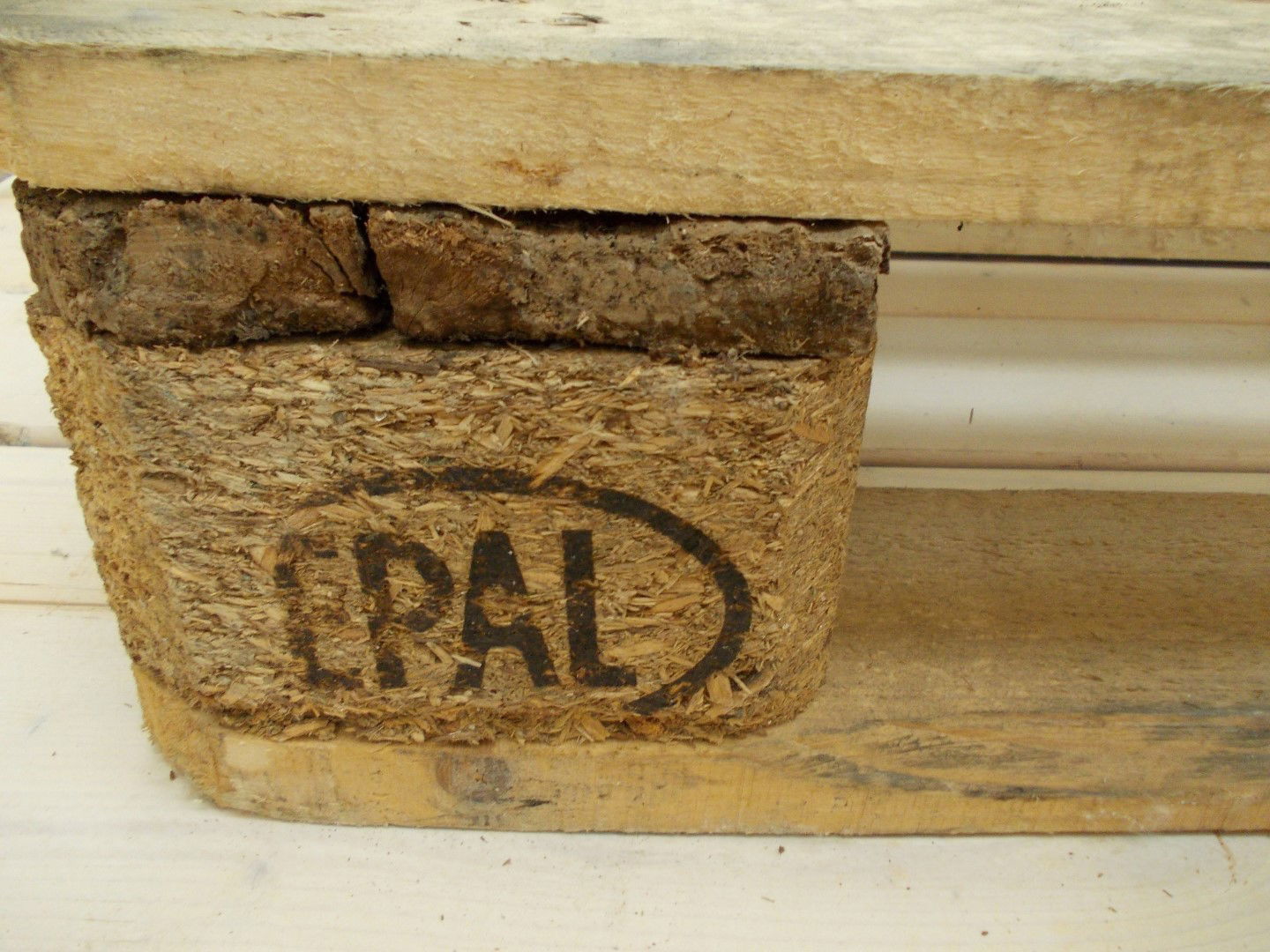 https://cdn.warentuin.nl/media/catalog/product/1/7/1775146325478739_2_warentuin_pallets_europallet_1eb8.jpg