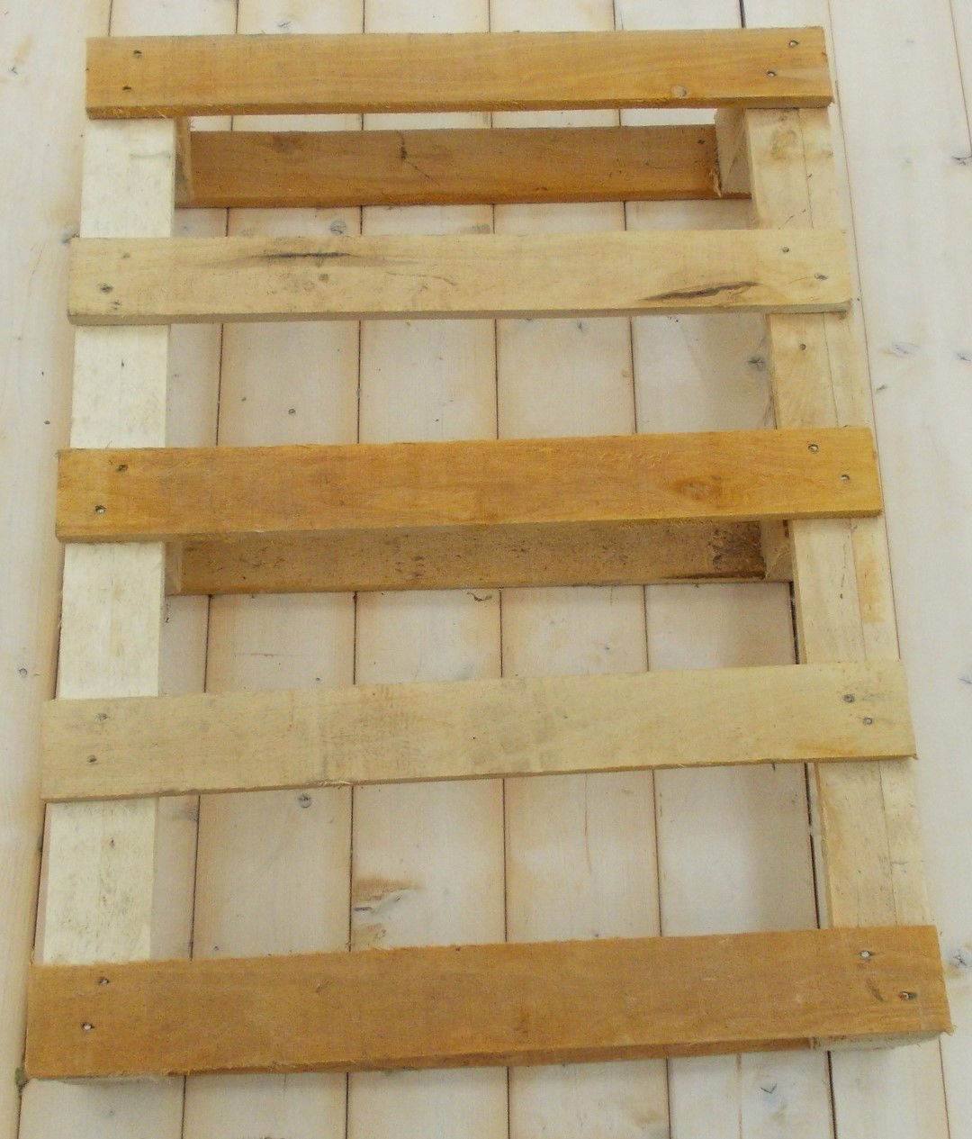 https://cdn.warentuin.nl/media/catalog/product/1/7/1775146325478741_2_warentuin_pallets_halve_pallet_16f6.jpg