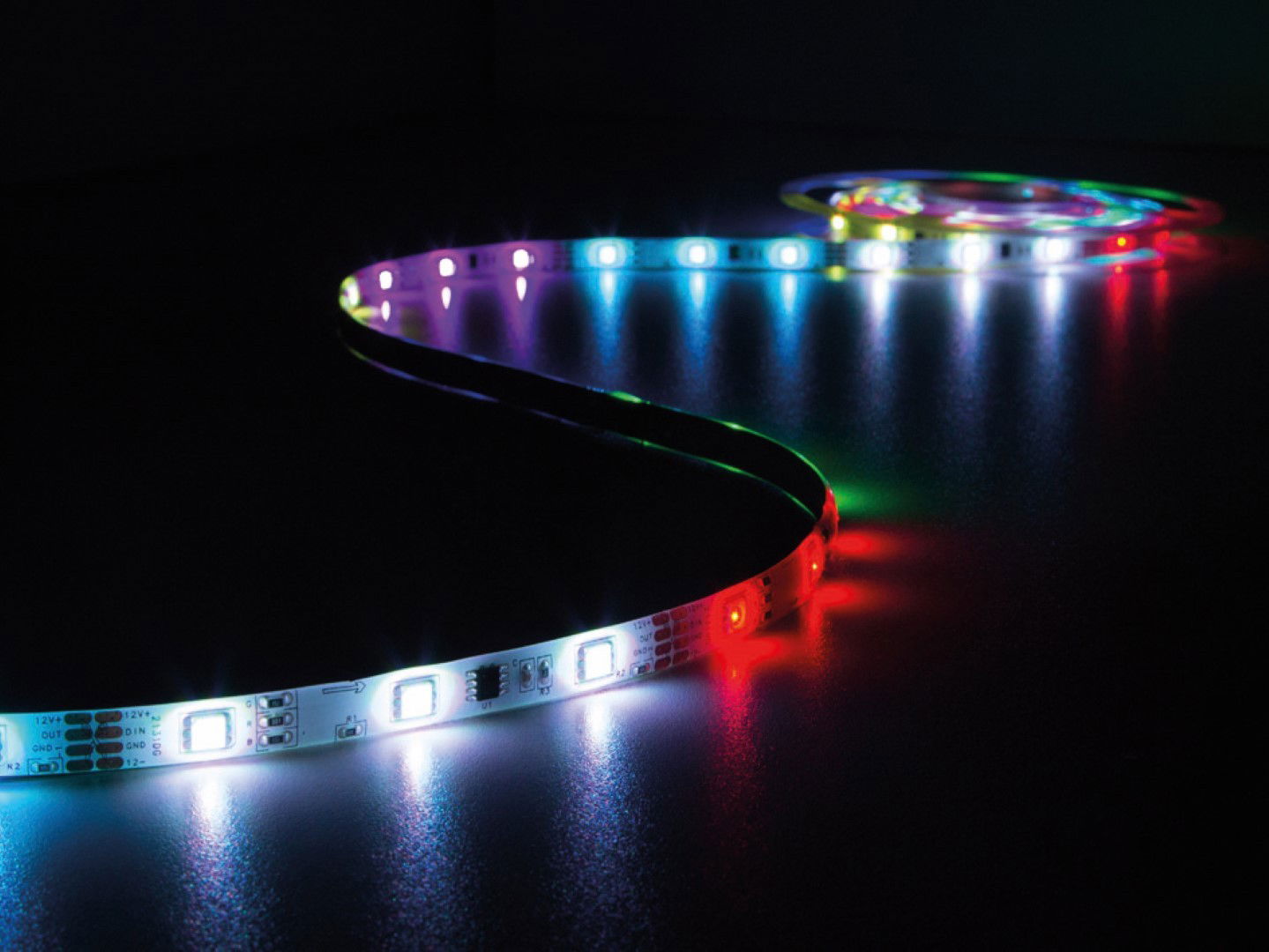 https://cdn.warentuin.nl/media/catalog/product/1/7/1775410329583446_vellight_ledstripkits_kit_met_digitaal_geanimeerde_led_strip_c_922a.jpg
