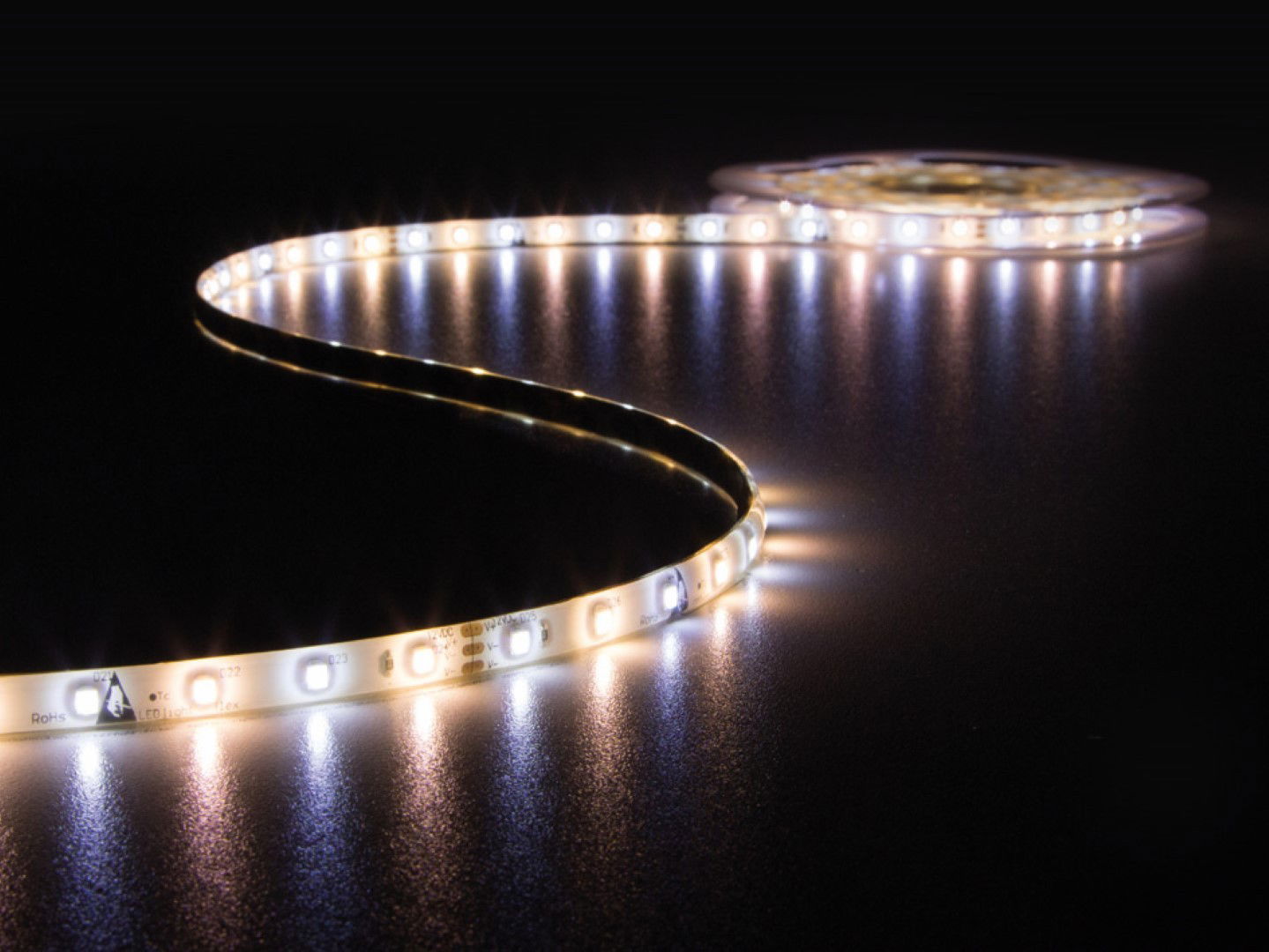 https://cdn.warentuin.nl/media/catalog/product/1/7/1775410329583460_vellight_ledstripkits_kit_met_led_strip_controller_en_voeding__dc86.jpg
