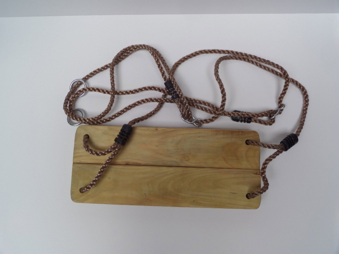 https://cdn.warentuin.nl/media/catalog/product/1/7/1775420013802104_hermic_speeltoestellen_schommelzitje_in_geimpregneerd_hout_gen_a387.jpg