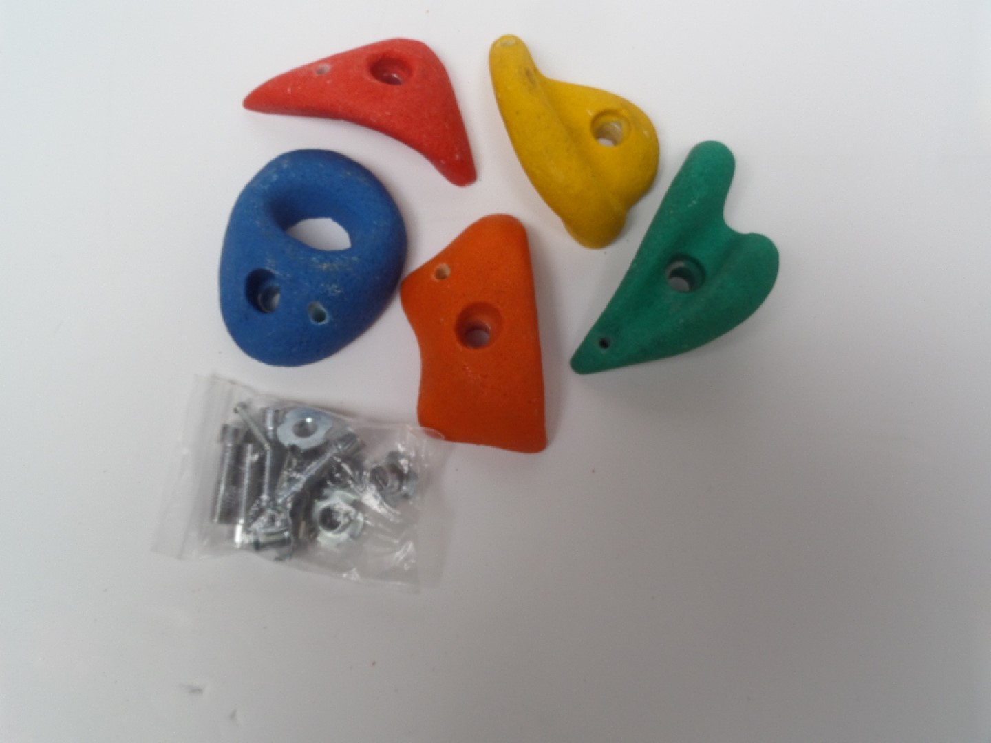 https://cdn.warentuin.nl/media/catalog/product/1/7/1775420013802388_hermic_speeltoestellen_klimstenen_set_van_5_stuks_geel_rood_bl_eb58.jpg