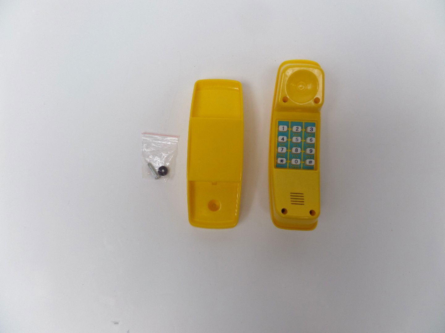 https://cdn.warentuin.nl/media/catalog/product/1/7/1775420013802777_hermic_speeltoestellen_telefoon_in_kunststof_210x70_mm_incl_sc_4129.jpg