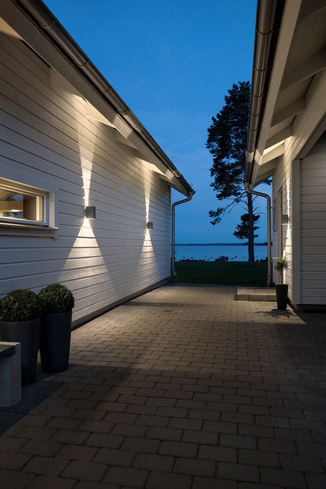 https://cdn.warentuin.nl/media/catalog/product/1/7/1777318307940374_4_konstsmide_buitenverlichting_buitenverlichting_cremona_7940__2227.jpg