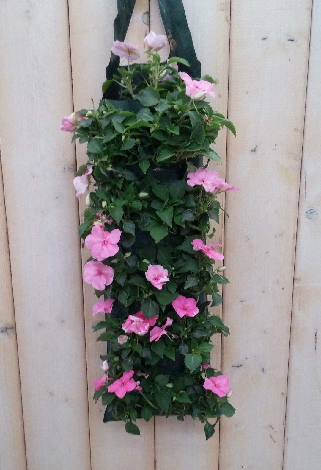 https://cdn.warentuin.nl/media/catalog/product/1/7/1778149900041907_warentuin_natuurlijk_hangzak_hangzak_vlijtig_liesje_roze_4ed8.jpg