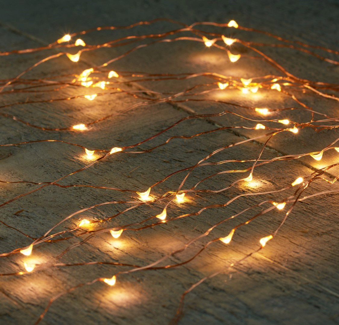 https://cdn.warentuin.nl/media/catalog/product/1/7/1778713619382987_annas_collection_sfeerverlichting_led_cascade_koperdraad_64l_8_1932.jpg