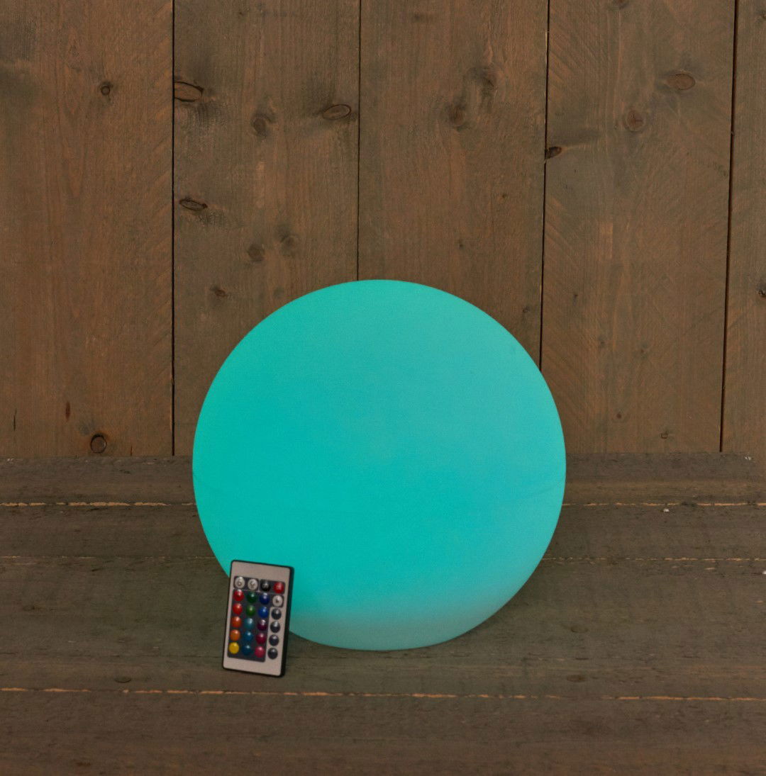 https://cdn.warentuin.nl/media/catalog/product/1/7/1778713619401817_anna_s_collection_buitenartikel_solar_bal_30_cm_rgb_led_met_af_4a90.jpg