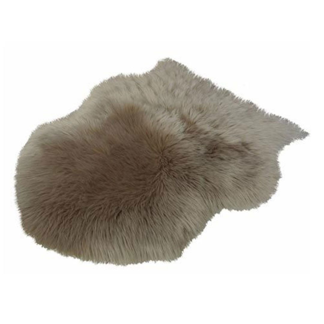 https://cdn.warentuin.nl/media/catalog/product/1/7/1778714763262538_buitengewoon_boet_schapenvacht_schapenvacht_90_cm_taupe_buiten_c335.jpg