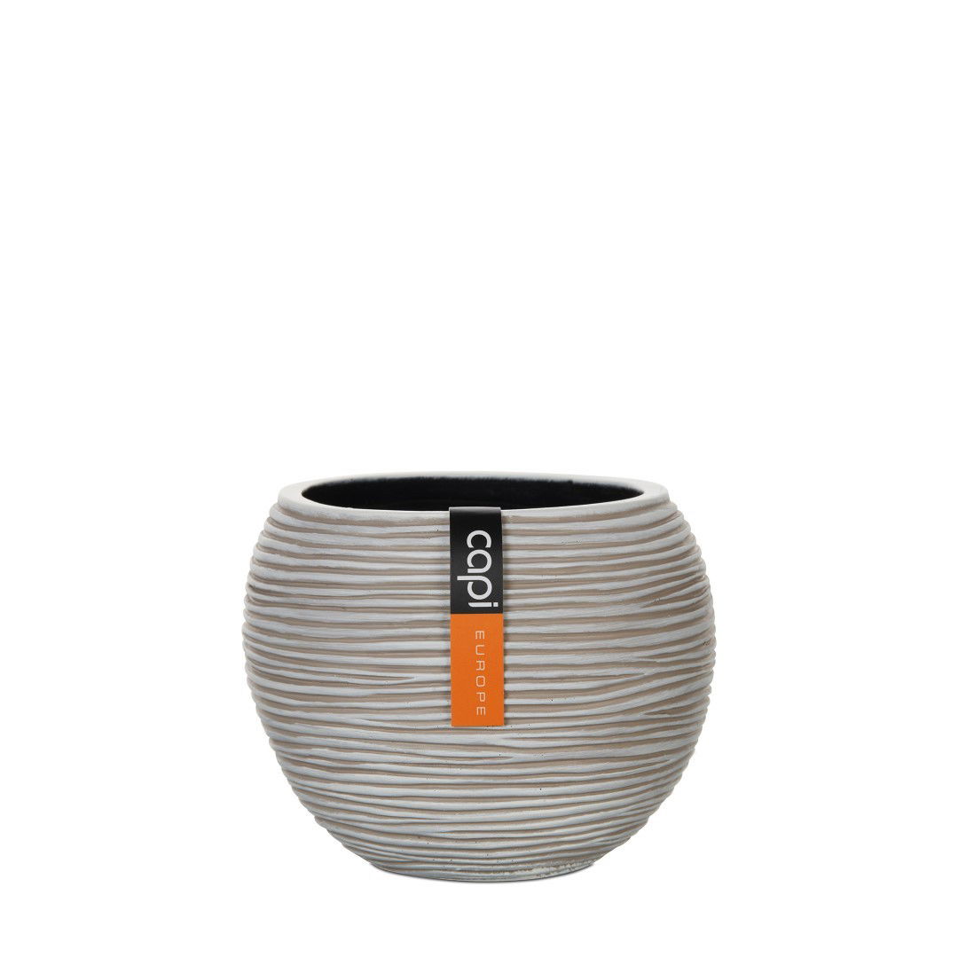 https://cdn.warentuin.nl/media/catalog/product/1/7/1778716443031618_capi_europe_potterie_vaas_bol_iii_rib_17x14_ivoor_capi_nature__1ab5.jpg