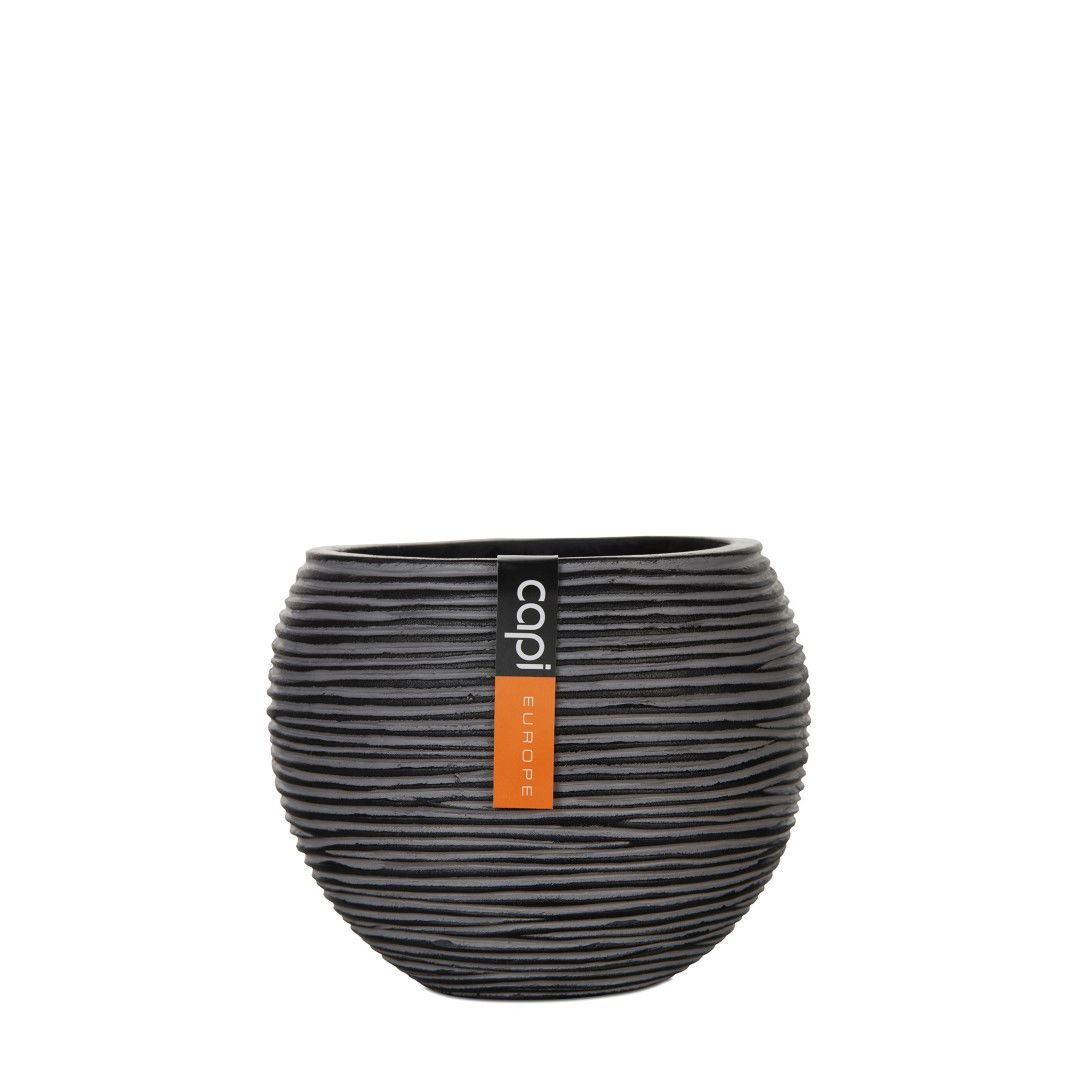https://cdn.warentuin.nl/media/catalog/product/1/7/1778716443031632_capi_europe_potterie_vaas_bol_i_rib_10x9_zwart_capi_nature_1_bad8.jpg