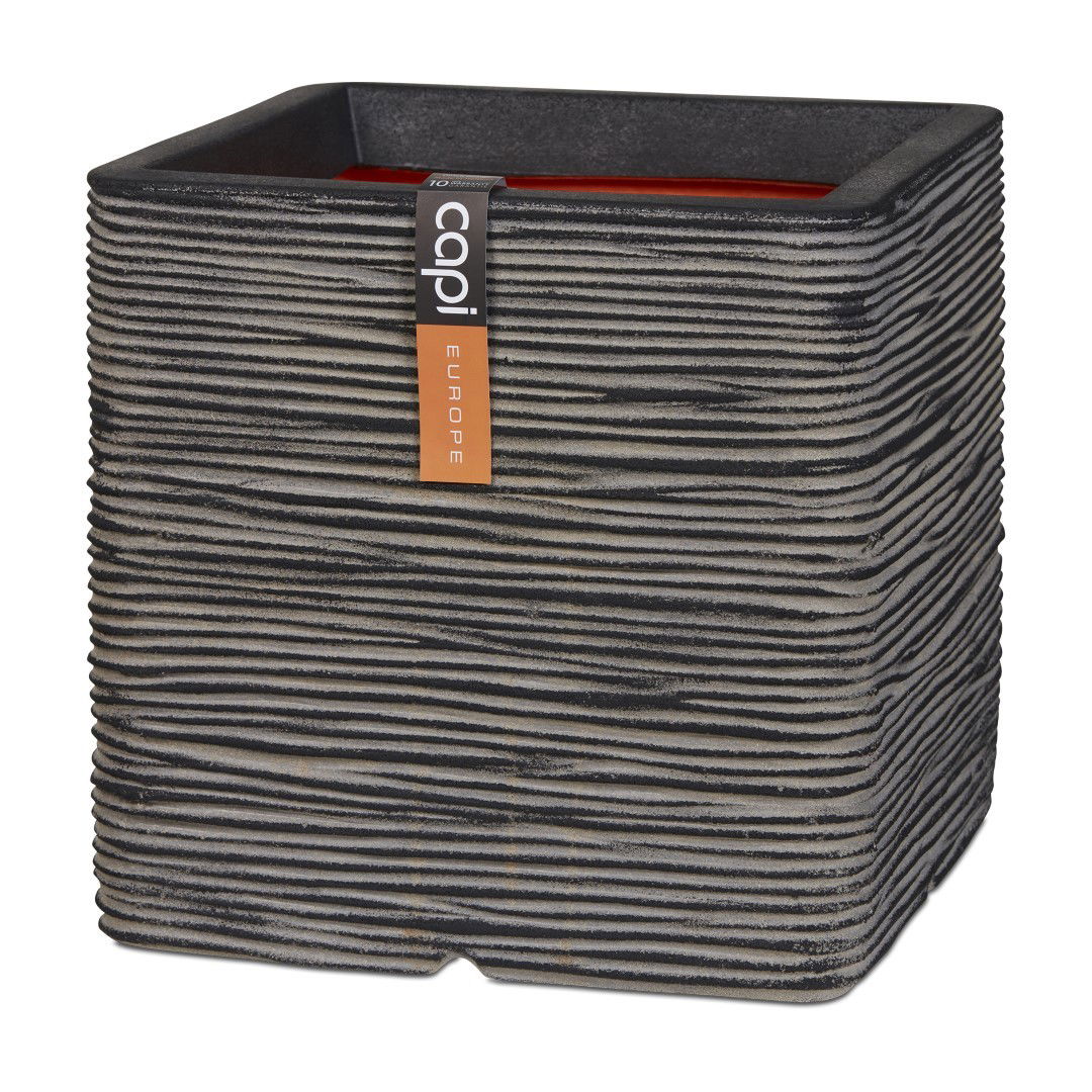 https://cdn.warentuin.nl/media/catalog/product/1/7/1778716443071300_capi_europe_potterie_pot_vierkant_rib_nl_40x40x40_antraciet_ca_16de.jpg