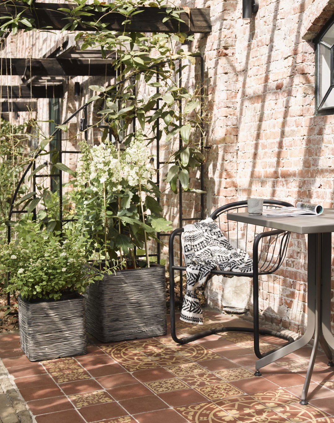 https://cdn.warentuin.nl/media/catalog/product/1/7/1778716443091568_2_capi_europe_potterie_pot_vierkant_rib_nl_50x50x50_antraciet_2e5e.jpg
