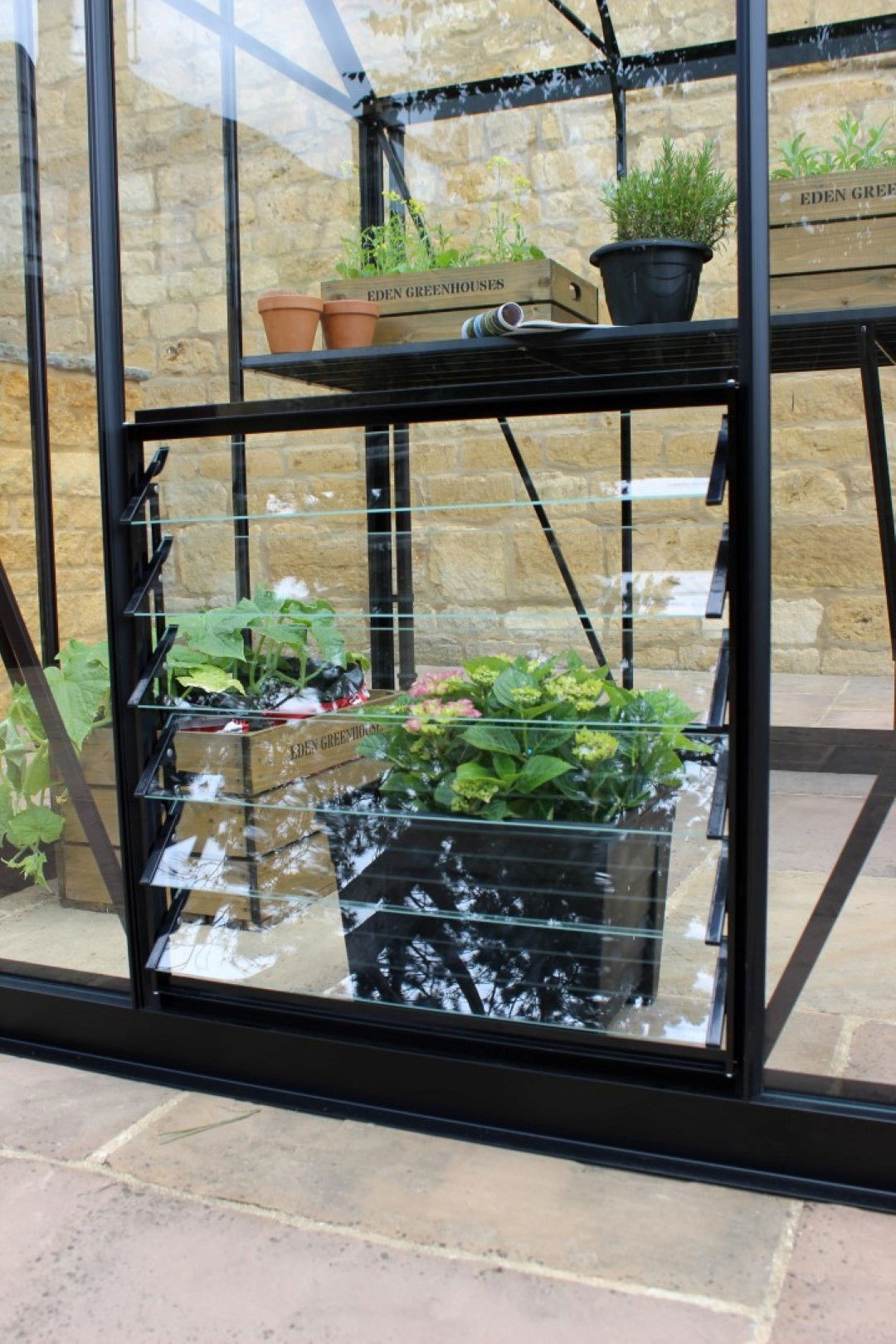 https://cdn.warentuin.nl/media/catalog/product/1/7/1778719214380007_2_eden_accessoires_louvreraam_6l_61x61_cm_veiligheidsglas_zwar_48db.jpg