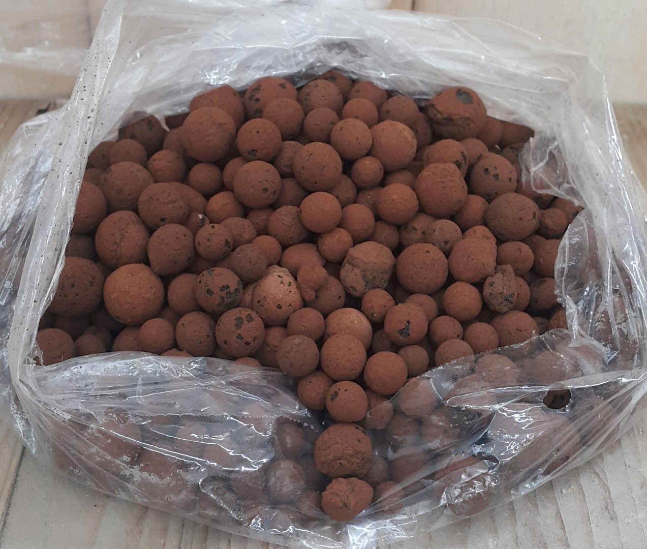 https://cdn.warentuin.nl/media/catalog/product/1/8/1885146325478846_warentuin_siergrind_hydrokorrels_500_ml_1533.jpg