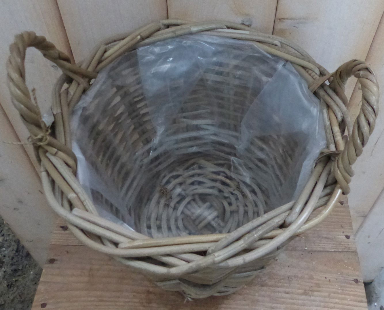 https://cdn.warentuin.nl/media/catalog/product/1/8/1885146325478921_2_warentuin_natuurlijk_budgetartikelen_mand_met_twee_handvaten_9615.jpg
