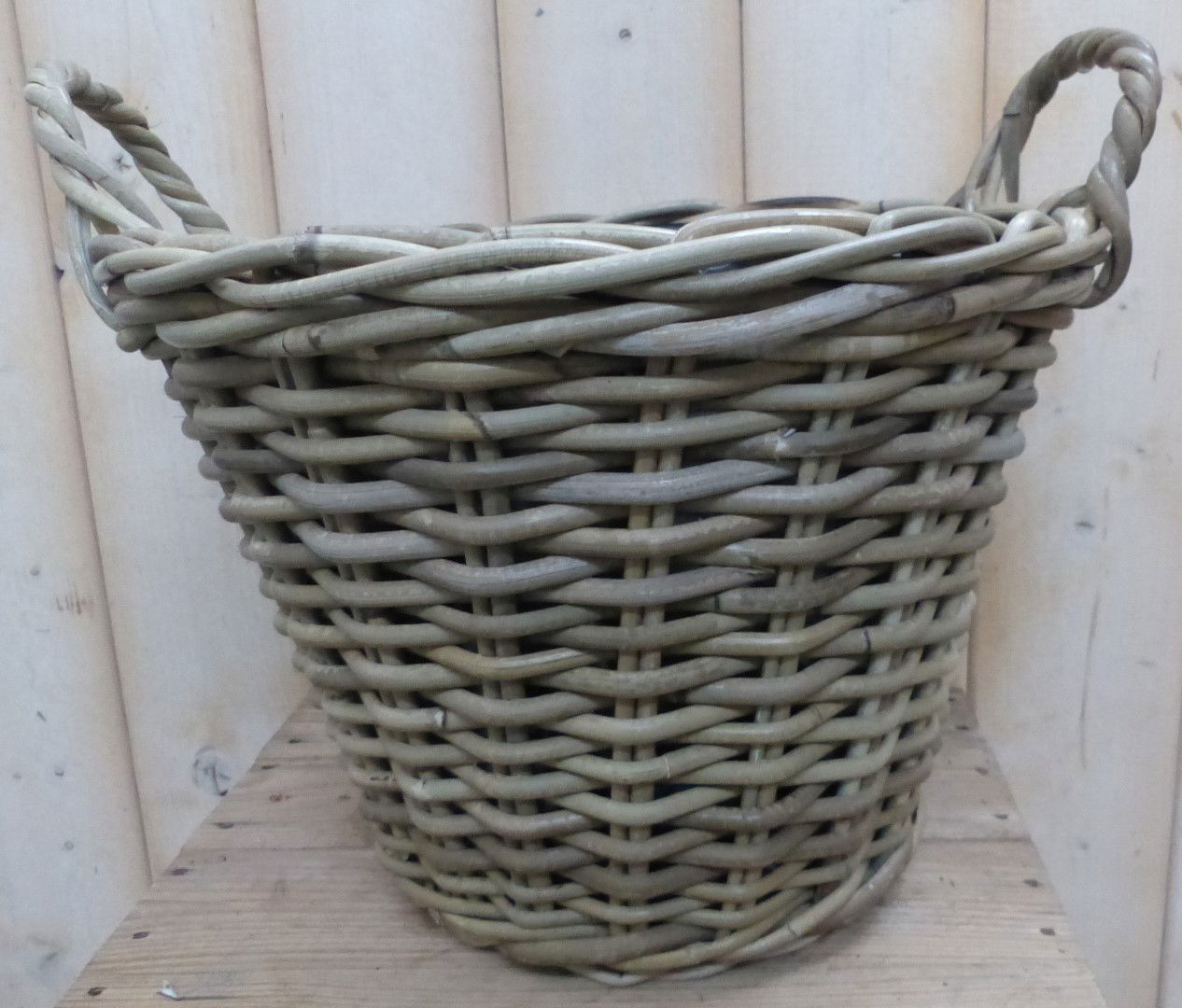 https://cdn.warentuin.nl/media/catalog/product/1/8/1885146325478921_warentuin_natuurlijk_budgetartikelen_mand_met_twee_handvaten_g_8b66.jpg