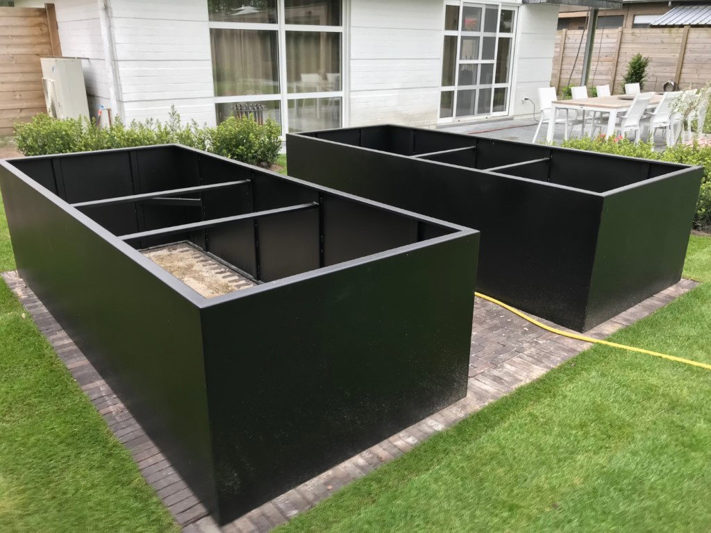 https://cdn.warentuin.nl/media/catalog/product/D/R/DROP5404033105957_01_geroba_plantenbakken_aluminium_artus_rechthoekige_aluminiu_ce1a.JPG