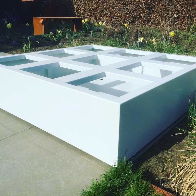 https://cdn.warentuin.nl/media/catalog/product/D/R/DROP5404033106534_01_geroba_plantenbakken_aluminium_belus_aluminium_kruidenbakk_3f28.jpg