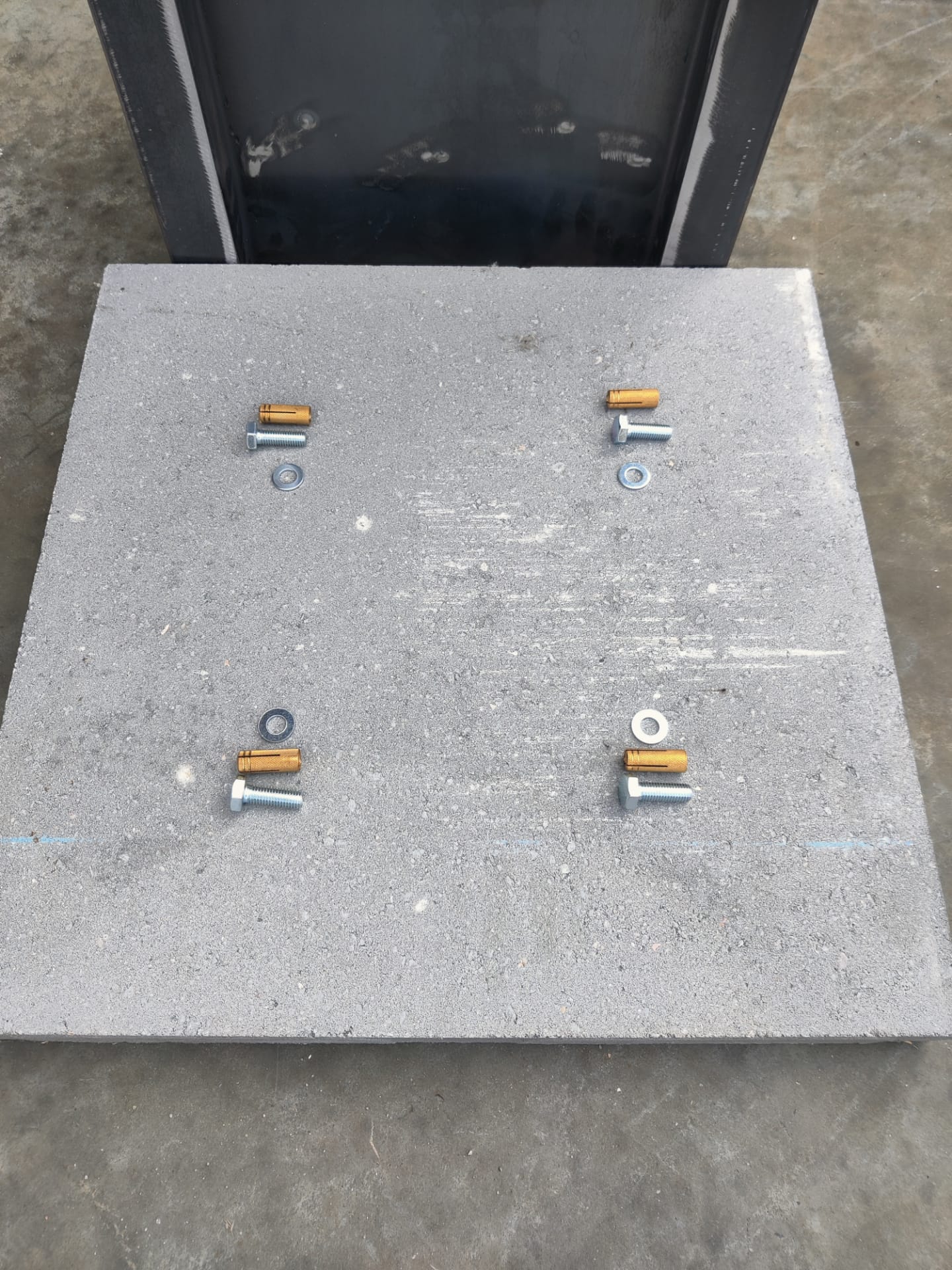 https://cdn.warentuin.nl/media/catalog/product/D/R/DROP5404033106602_01_geroba_accessoires_brievenbus_betonsokkel_3e6b.jpeg