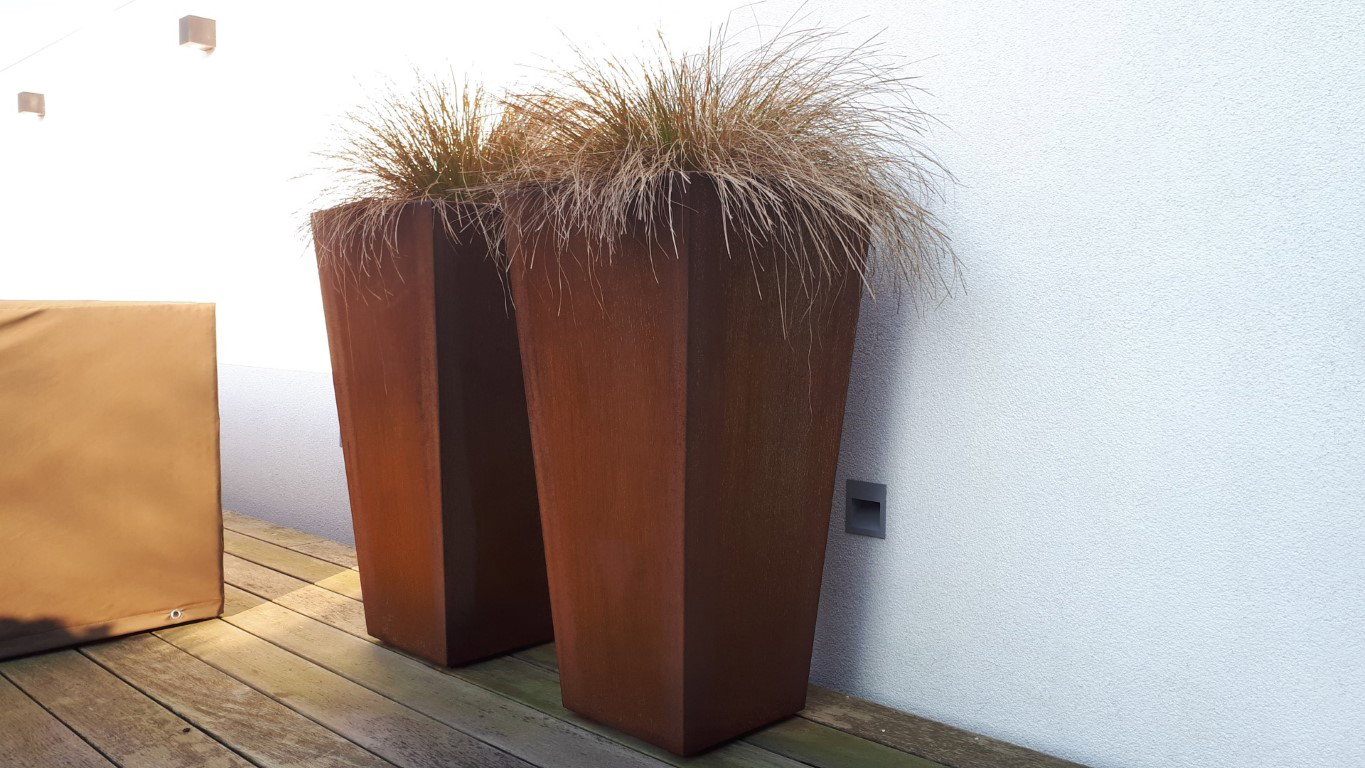 https://cdn.warentuin.nl/media/catalog/product/D/R/DROP5404033110906_01_geroba_plantenbakken_cortenstaal_vaso_vaasvormige_plantenb_ca65.jpg