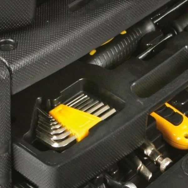 https://cdn.warentuin.nl/media/catalog/product/D/R/DROP5410329346225_01_gereedschapskoffer_99_stuks_toolland_4ef1.jpg