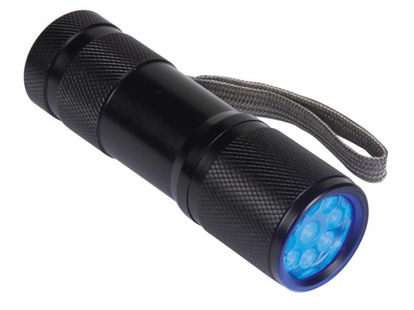 https://cdn.warentuin.nl/media/catalog/product/D/R/DROP5410329618971_velleman_zaklampen_zaklamp_9_uv_leds_972d.jpg