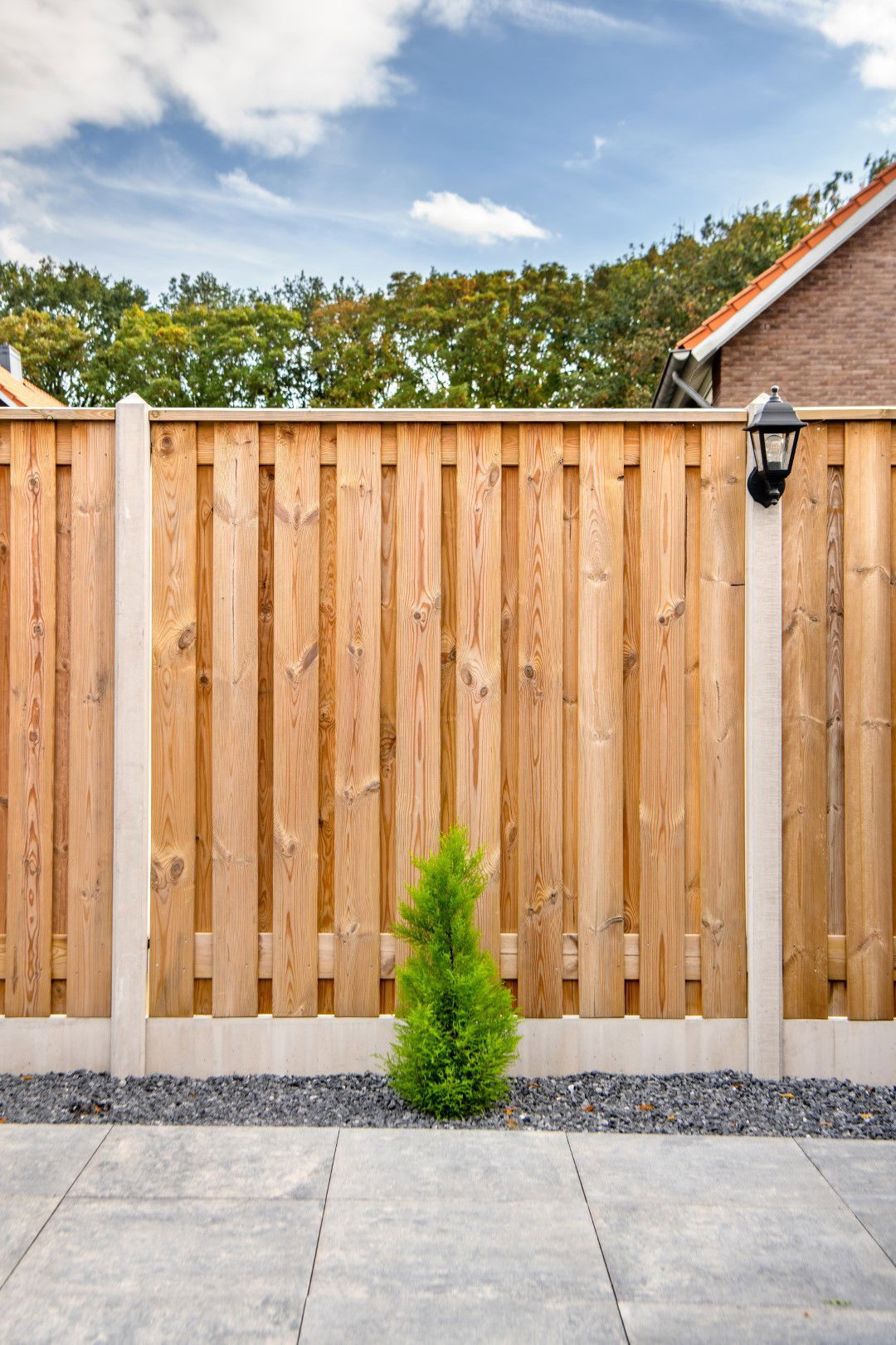 https://cdn.warentuin.nl/media/catalog/product/D/R/DROP8715815000177_afdekregel_robuust_grenen_180_cm_tuindeco_0178.jpg