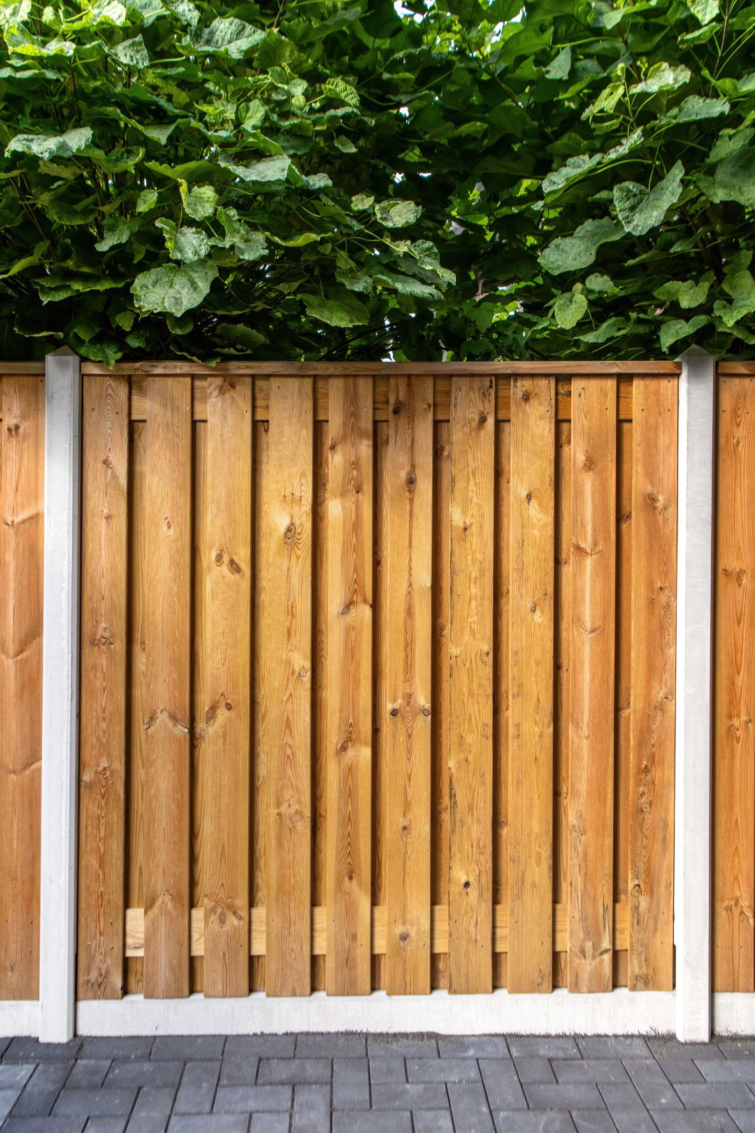 https://cdn.warentuin.nl/media/catalog/product/D/R/DROP8715815018134_berton_paal_ijssel_wit_grijs_tussenmodel_280_tuindeco_e79f.jpg