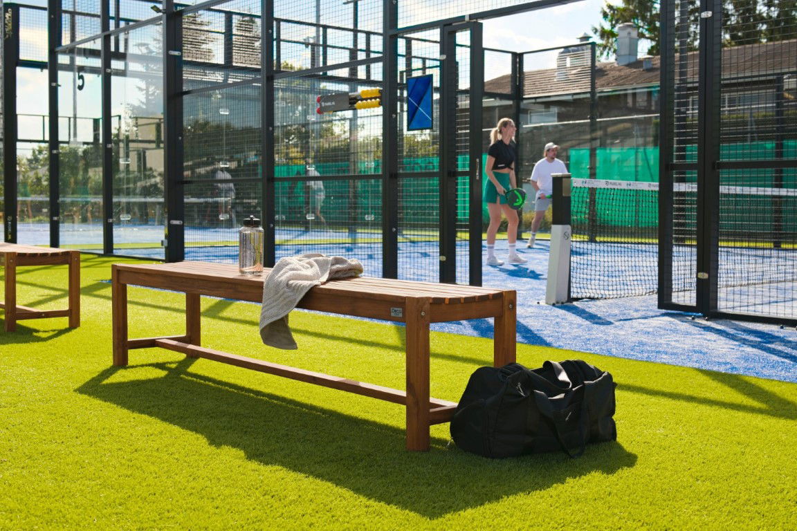 https://cdn.warentuin.nl/media/catalog/product/D/R/DROP8715815025439_01_tennisbank_court_tuindeco_76df.jpg