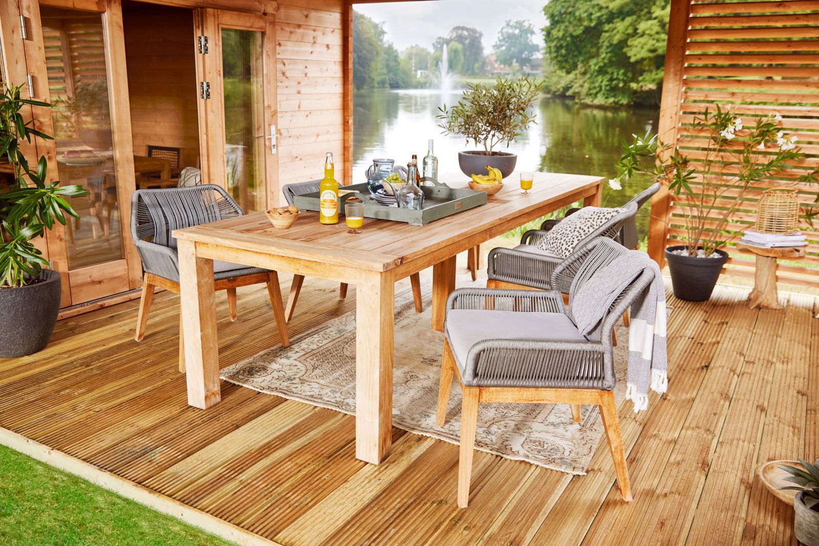 https://cdn.warentuin.nl/media/catalog/product/D/R/DROP8715815034233_tuintafel_rustiek_teak_300_cm_met_extra_middenpoot_tuindeco_4e5a.jpg