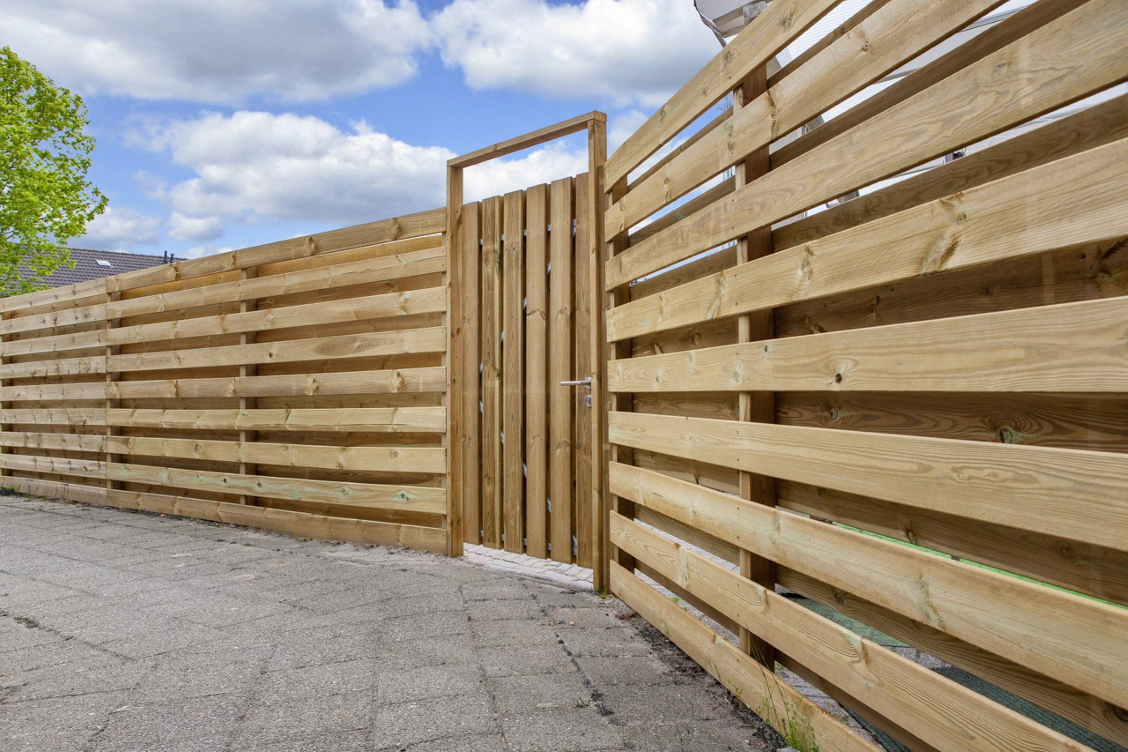 https://cdn.warentuin.nl/media/catalog/product/D/R/DROP8715815037074_01_midden_europees_grenen_tuinplank_gedroogd_groen_geImpregne_43d6.jpg