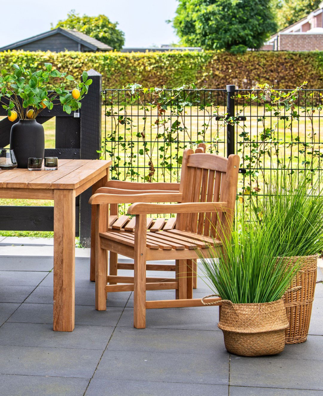 https://cdn.warentuin.nl/media/catalog/product/D/R/DROP8715815390254_01_teak_blokstoel_birmingham_tuindeco_e546.jpg