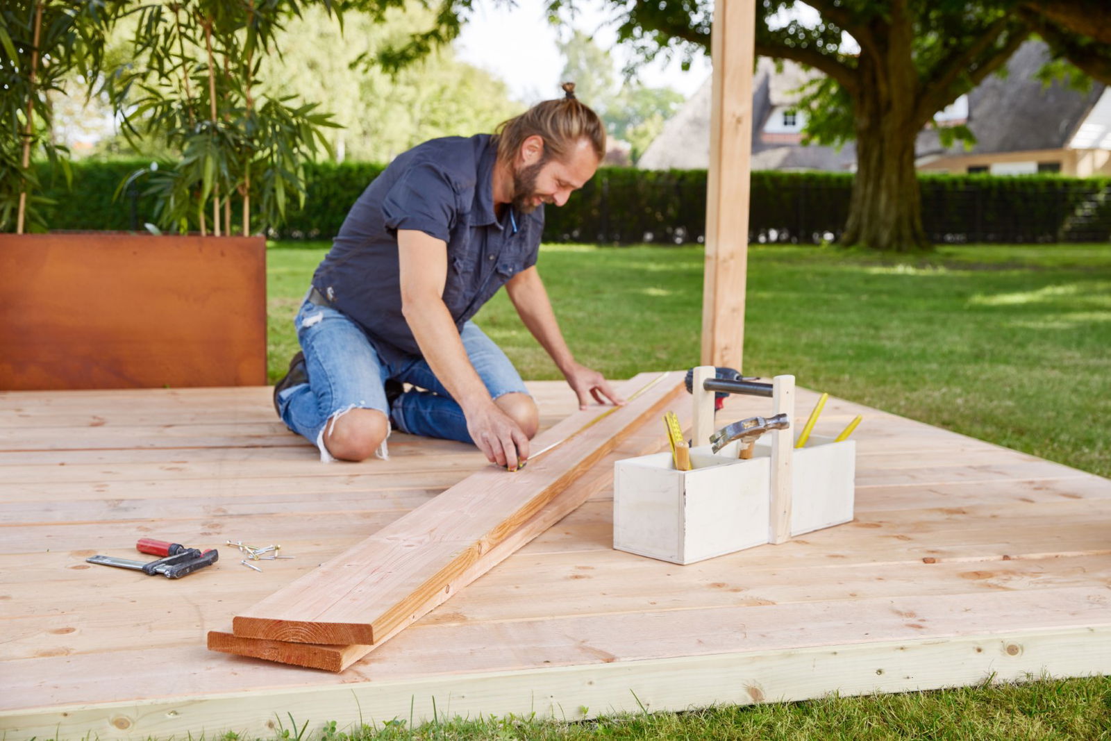 https://cdn.warentuin.nl/media/catalog/product/D/R/DROP8715815402032_plank_douglas_2_8x17_5x400_cm_tuindeco_1740.jpg