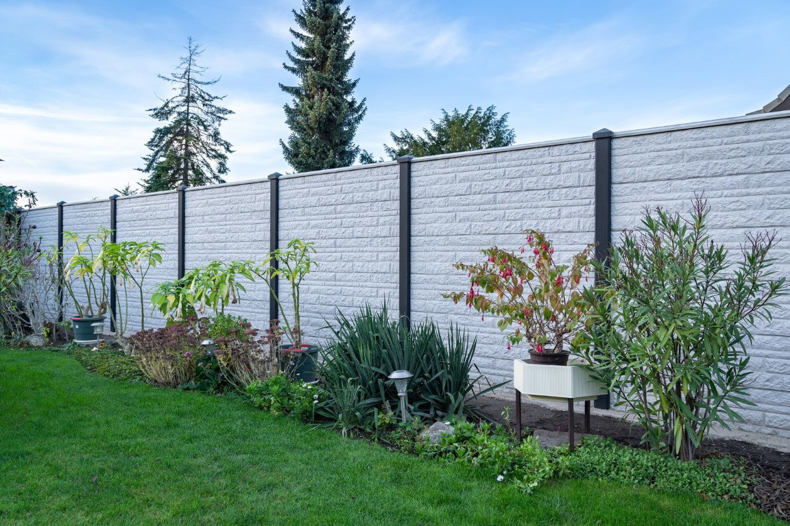 https://cdn.warentuin.nl/media/catalog/product/D/R/DROP8715815504064_berton_rotsmotief_vulplaat_wit_grijs_184_cm_tuindeco_f6bc.jpg