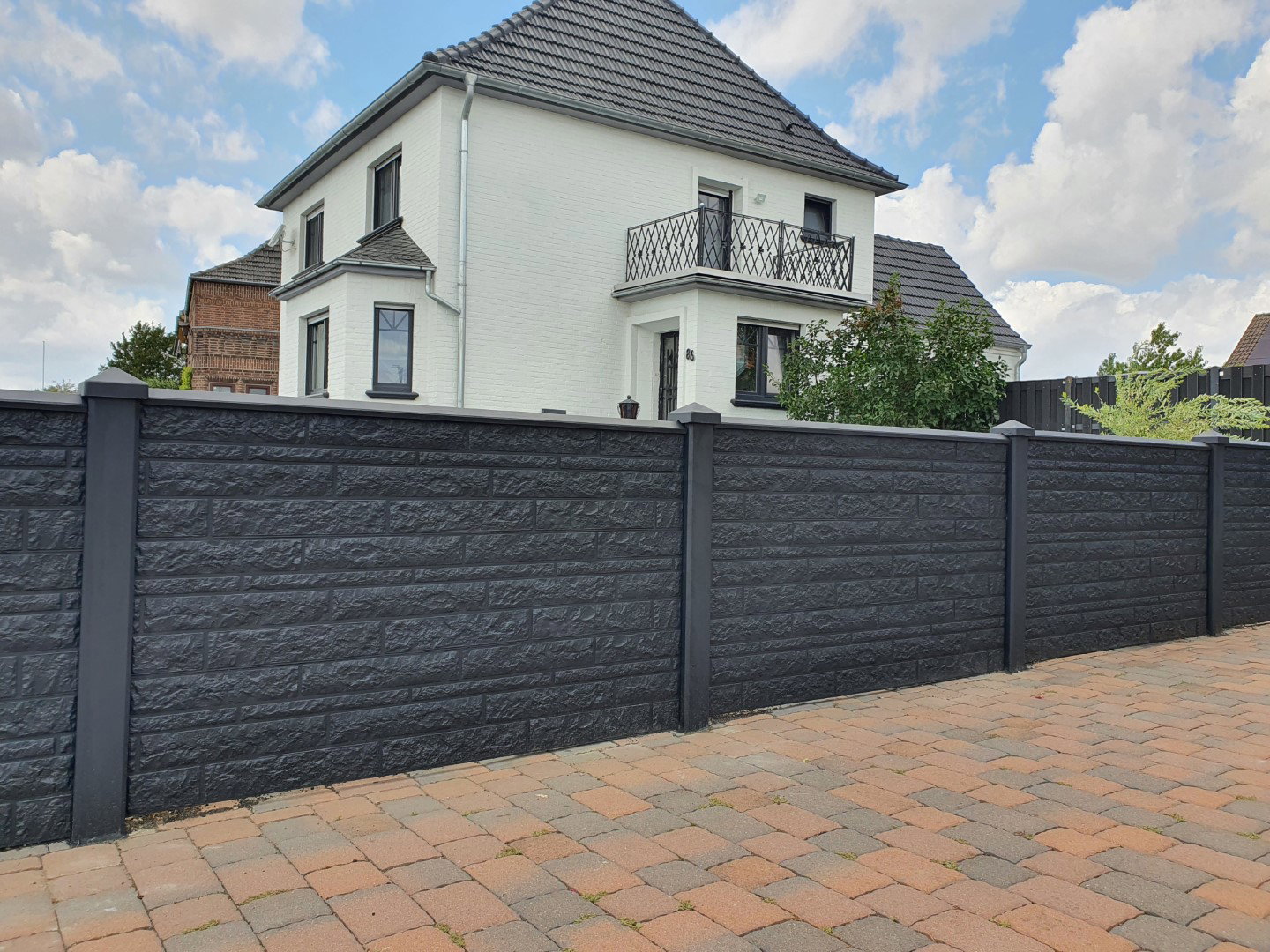 https://cdn.warentuin.nl/media/catalog/product/D/R/DROP8715815504453_01_berton_rotsmotief_vulplaat_gecoat_184_cm_tuindeco_8334.jpg