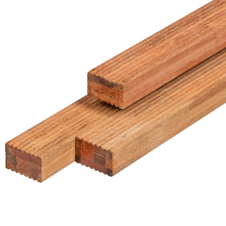 https://cdn.warentuin.nl/media/catalog/product/D/R/DROP8715815515176_01_regel_bangkirai_4_4x6_8x395_cm_tuindeco_d70c.jpg