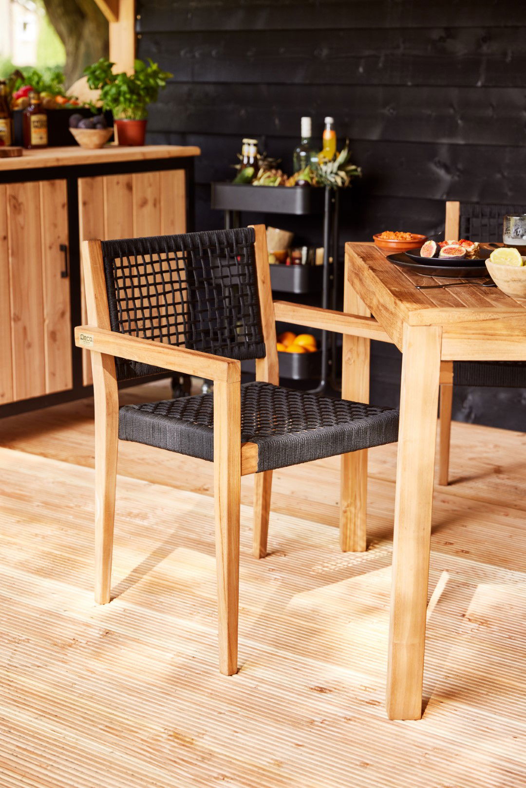 https://cdn.warentuin.nl/media/catalog/product/D/R/DROP8715815522679_01_teak_stapelbare_tuinstoel_toledo_set_van_2_stoelen_tuindec_ff7b.jpg