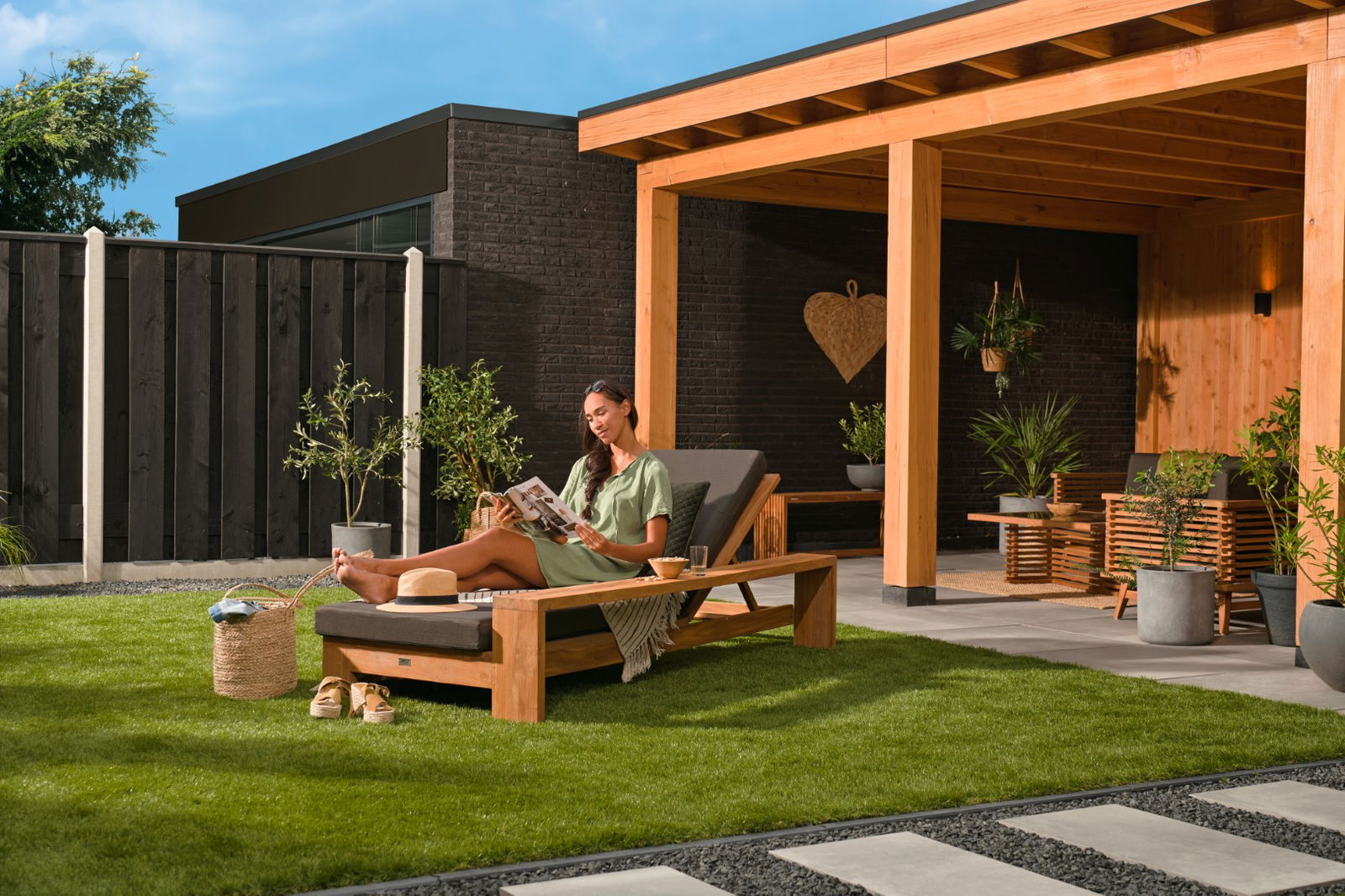 https://cdn.warentuin.nl/media/catalog/product/D/R/DROP8715815523355_01_lounger_danau_tuindeco_5791.jpg