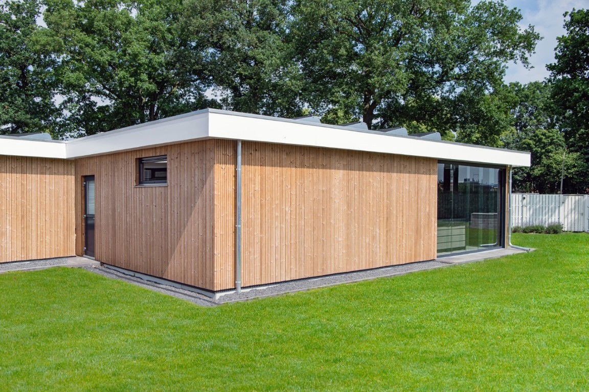 https://cdn.warentuin.nl/media/catalog/product/D/R/DROP8715815527988_01_thermoline_vuren_triple_profiel_2_6x14_0x300_cm_tuindeco_c472.jpg